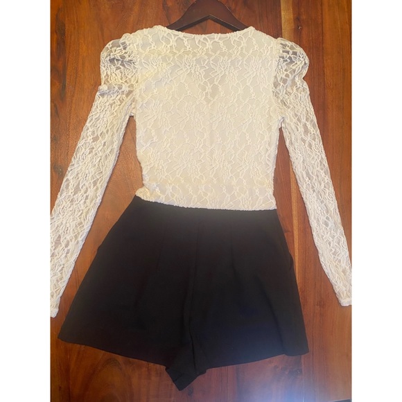 GUESS Silk Lined White Lace Romper. Size: Small - Picture 4 of 6